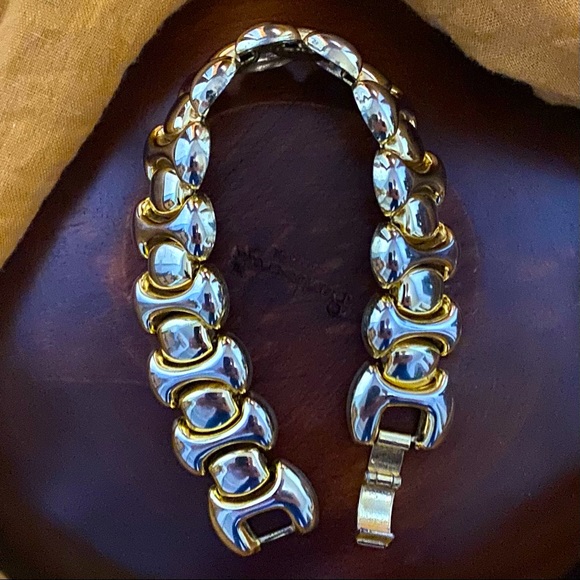 Vintage Gold Tone Link Bracelet. - Picture 4 of 8